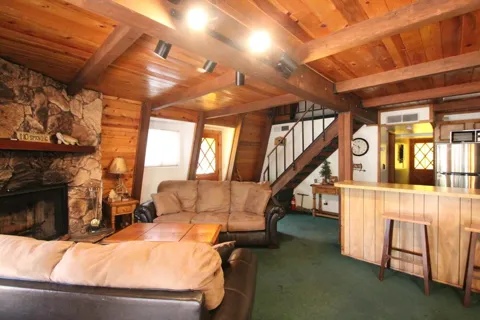 504 Pinewood Court