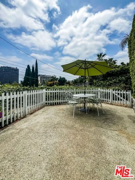 1233 Ozeta Terrace Los Angeles, CA 90069
