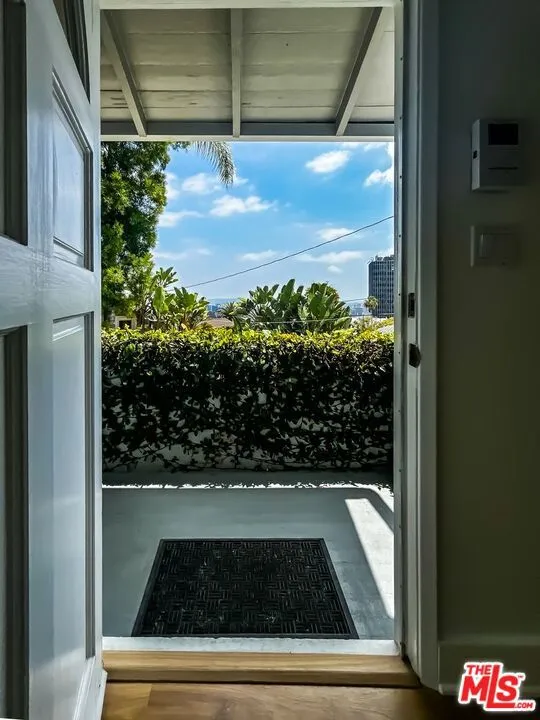 1233 Ozeta Terrace Los Angeles, CA 90069