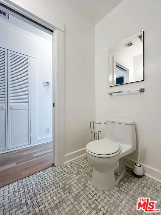 1233 Ozeta Terrace Los Angeles, CA 90069
