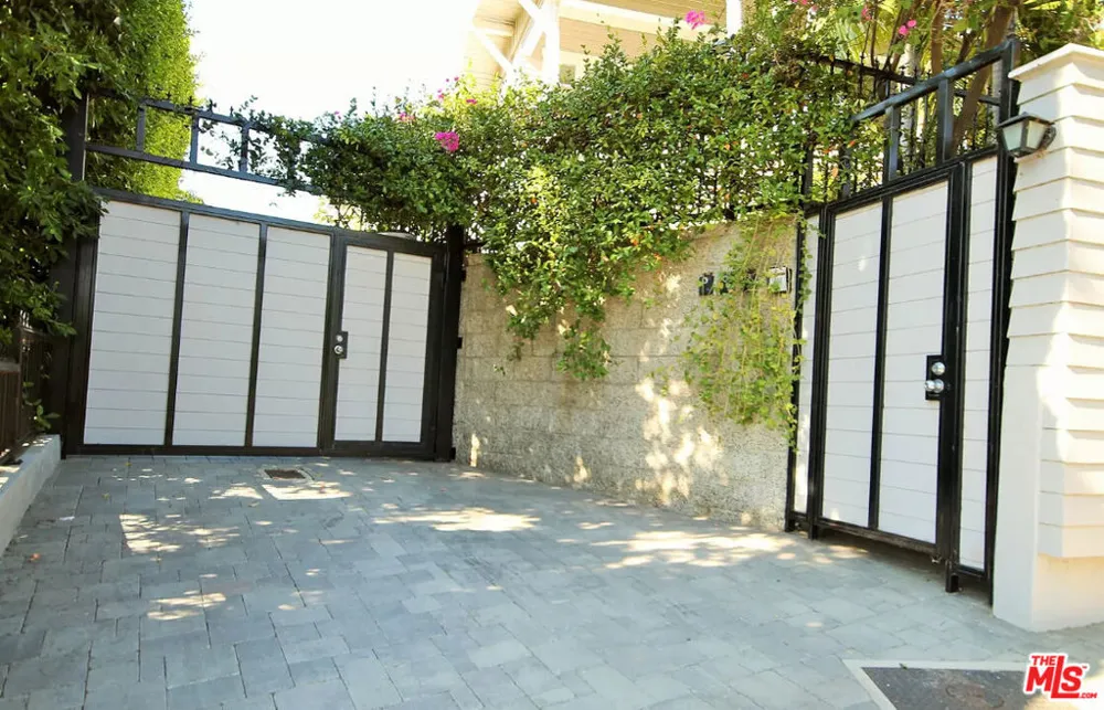 1233 Ozeta Terrace Los Angeles, CA 90069