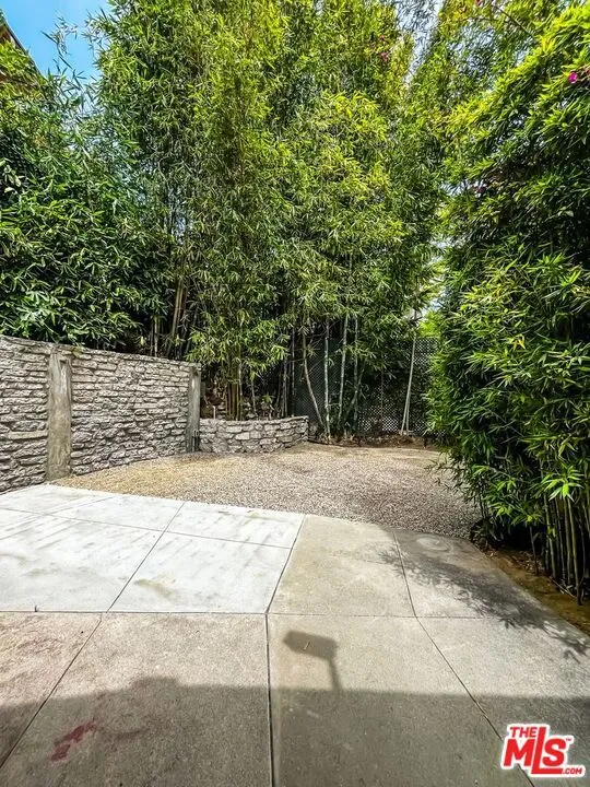 1233 Ozeta Terrace Los Angeles, CA 90069