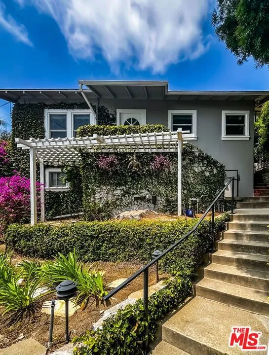 1233 Ozeta Terrace Los Angeles, CA 90069