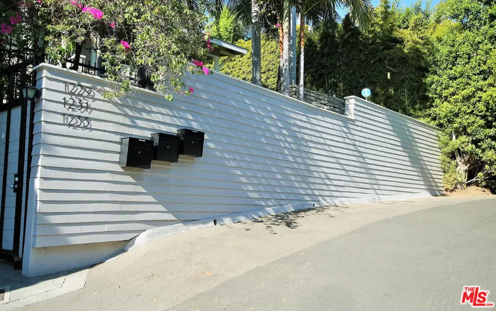 1233 Ozeta Terrace Los Angeles, CA 90069