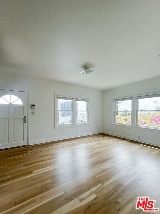 1233 Ozeta Terrace Los Angeles, CA 90069