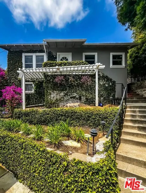 1233 Ozeta Terrace