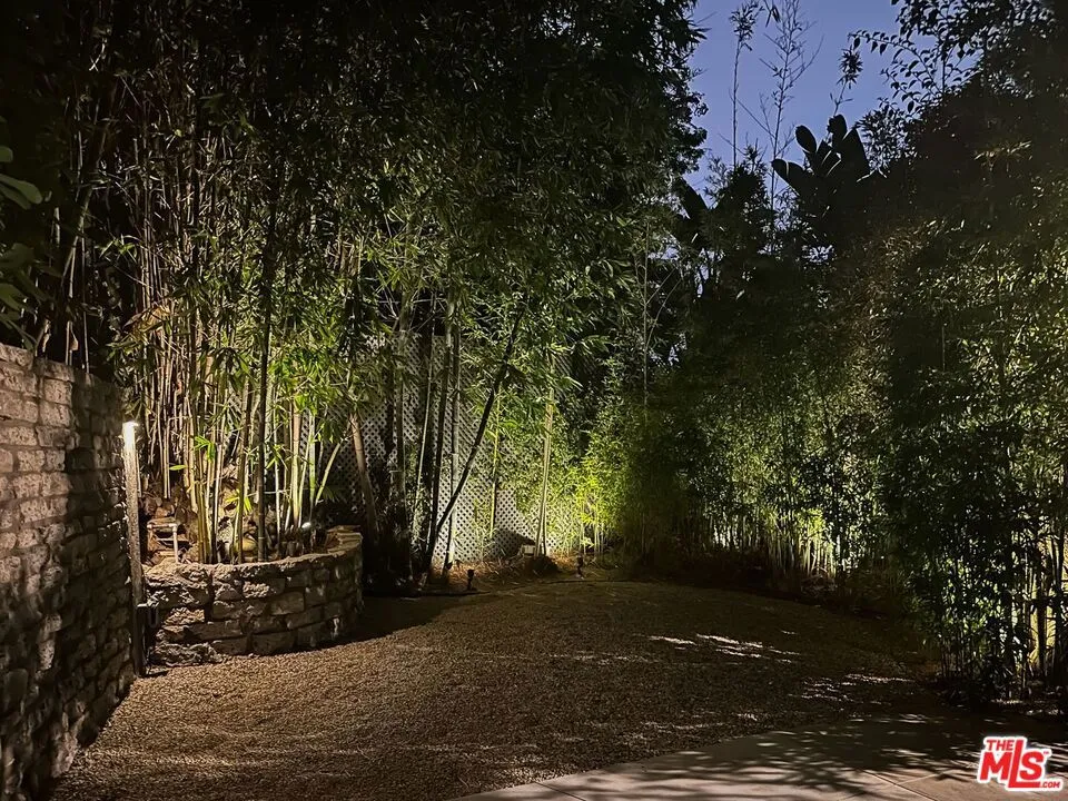 1233 Ozeta Terrace Los Angeles, CA 90069