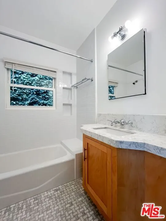 1233 Ozeta Terrace Los Angeles, CA 90069