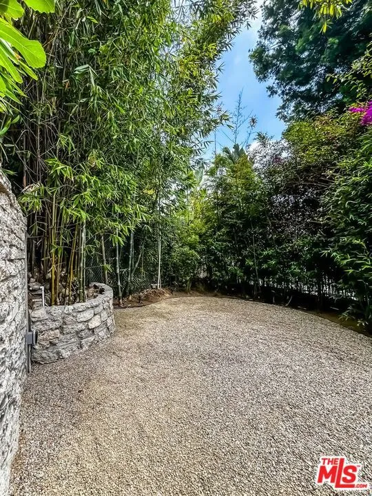 1233 Ozeta Terrace Los Angeles, CA 90069