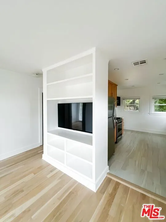 1233 Ozeta Terrace Los Angeles, CA 90069