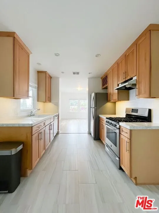 1233 Ozeta Terrace Los Angeles, CA 90069