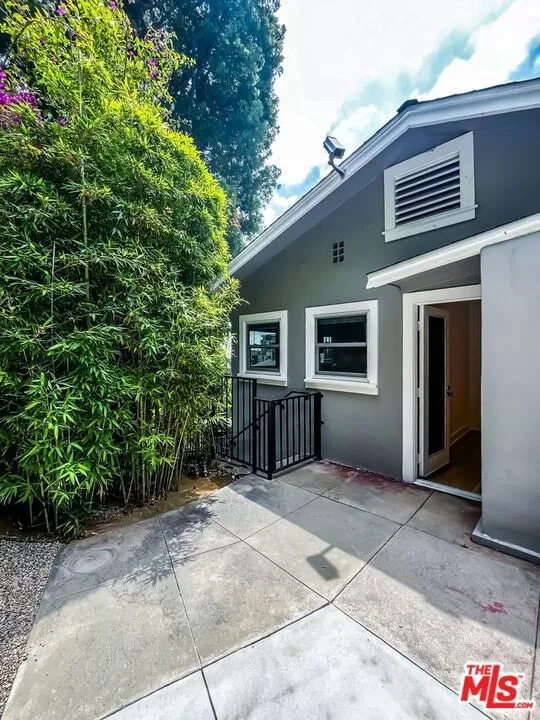 1233 Ozeta Terrace Los Angeles, CA 90069