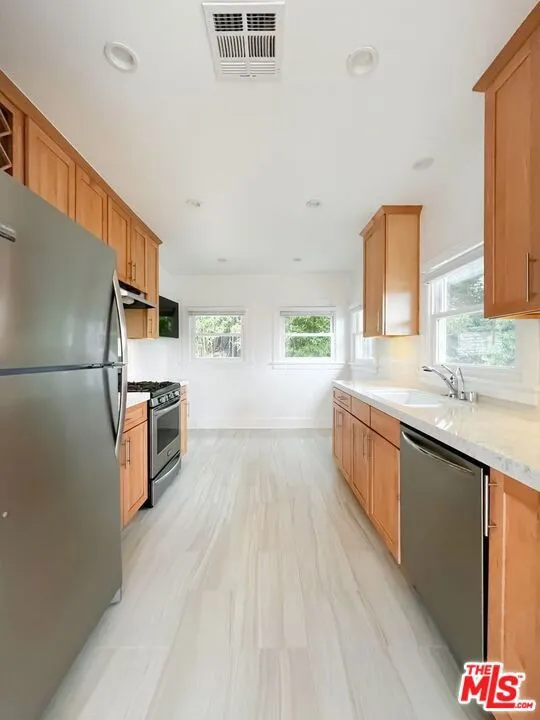 1233 Ozeta Terrace Los Angeles, CA 90069