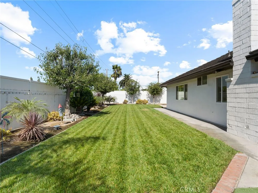 16740 Oak Burl Yorba Linda, CA 92886