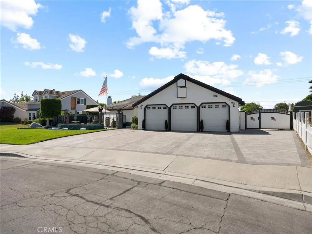16740 Oak Burl Yorba Linda, CA 92886