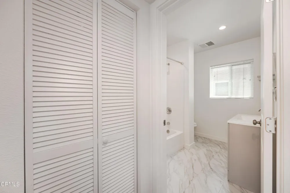 627 E Magnolia Boulevard #A Burbank, CA 91501