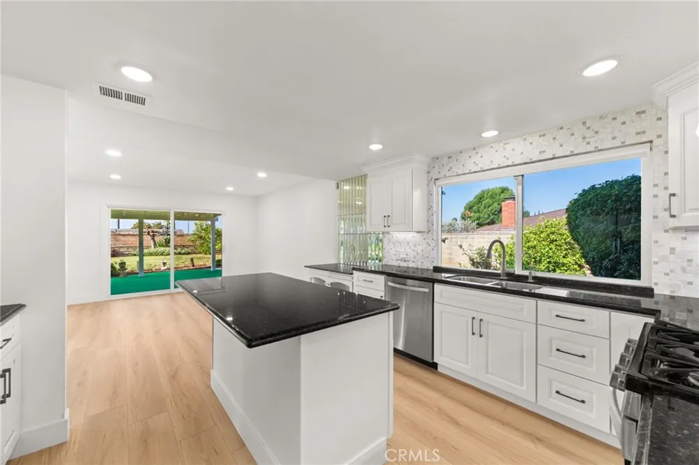 1348 Hickory La Verne, CA 91750