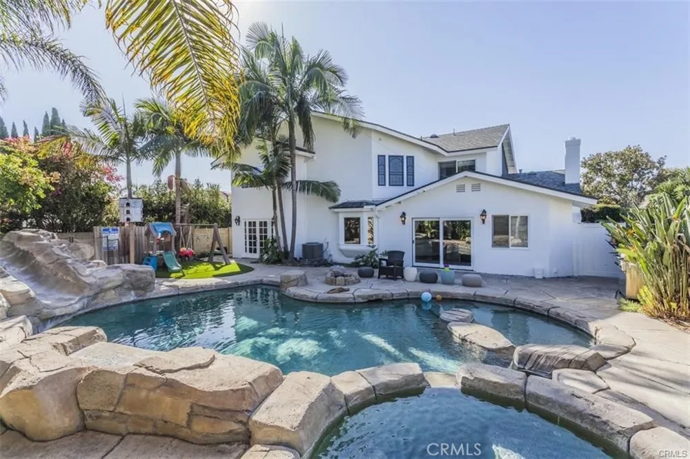 18684 Santa Ramona Fountain Valley, CA 92708
