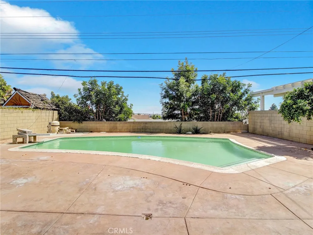 1832 E Turmont Carson, CA 90746