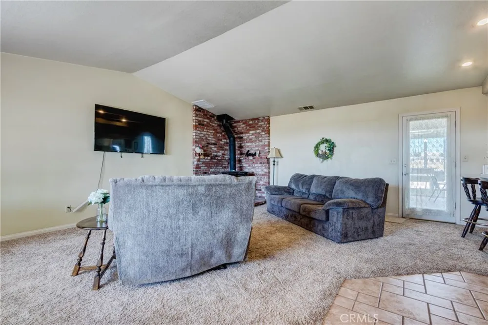 8650 Cowberry Road Phelan, CA 92371