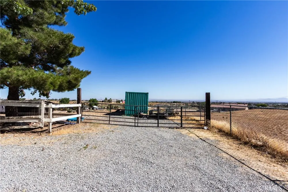 8650 Cowberry Road Phelan, CA 92371