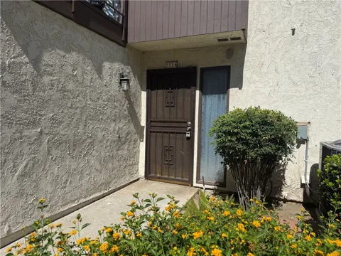2114 Hawthorne Court