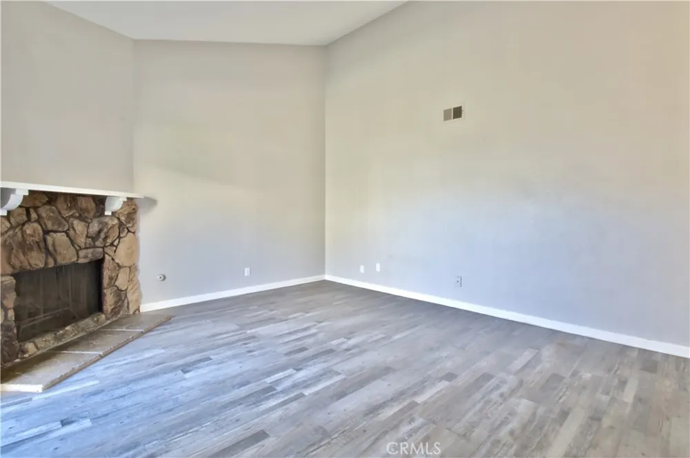 16465 Green Tree #14 Victorville, CA 92395