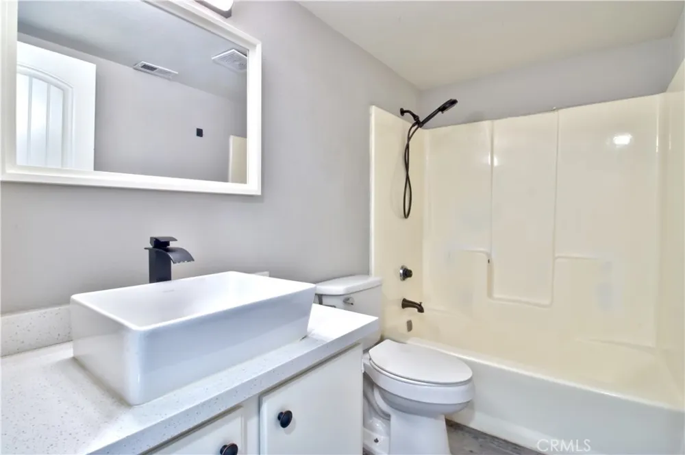 16465 Green Tree #14 Victorville, CA 92395