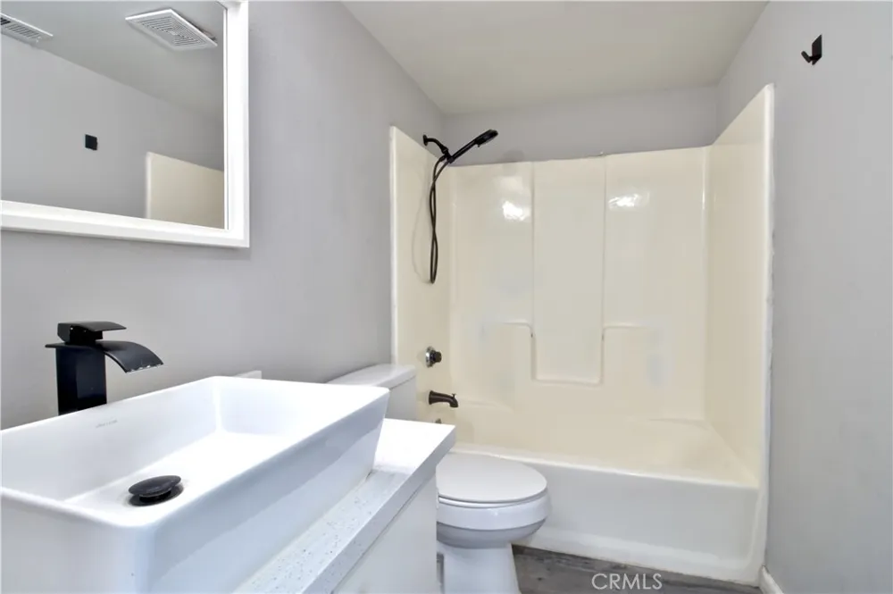 16465 Green Tree #14 Victorville, CA 92395