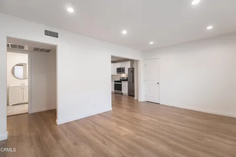 328 E Tujunga Avenue #7