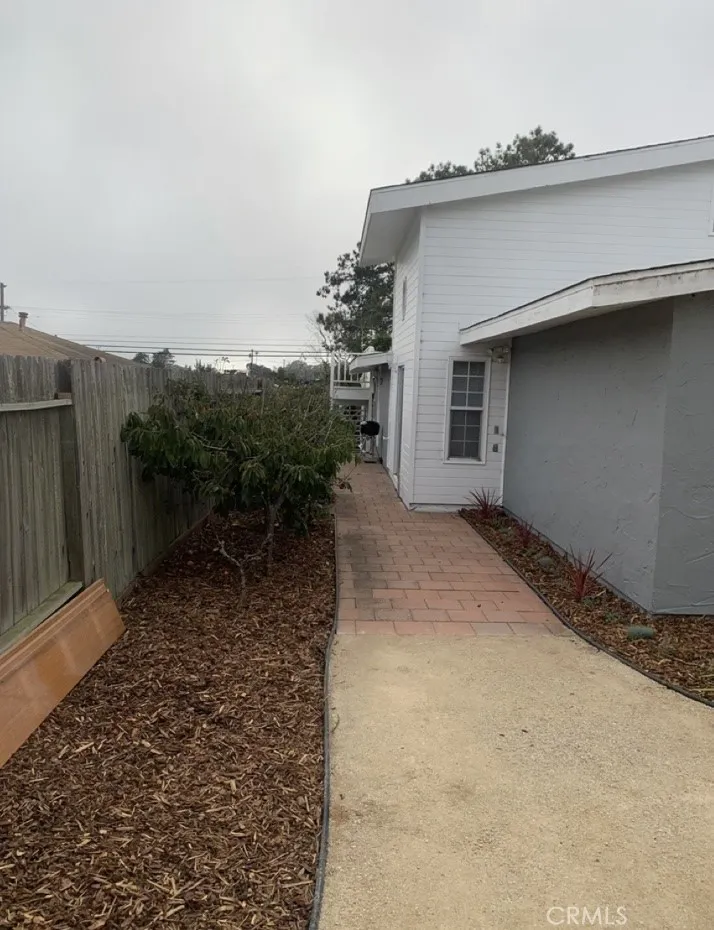1668 11th Los Osos, CA 93402
