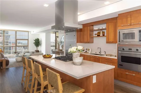 9 MacArthur Place #1404