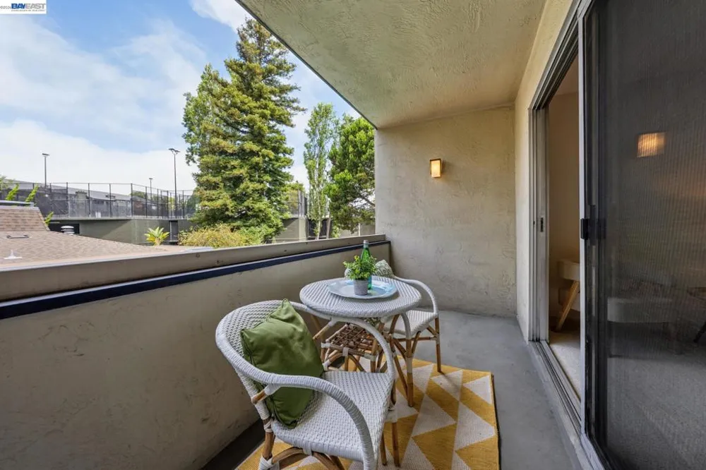 955 Shorepoint Ct #111 Alameda, CA 94501
