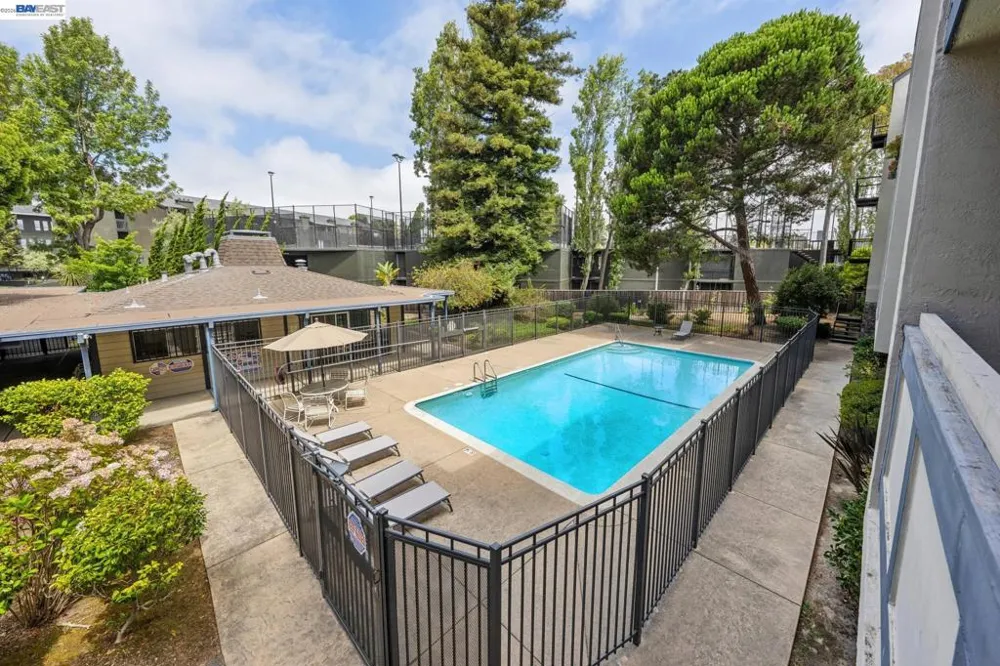 955 Shorepoint Ct #111 Alameda, CA 94501