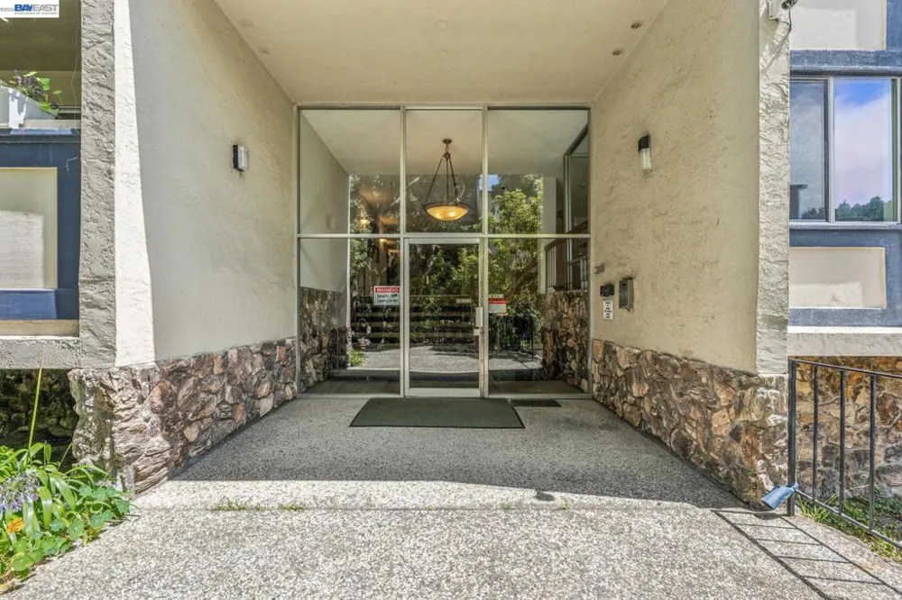 955 Shorepoint Ct #111 Alameda, CA 94501