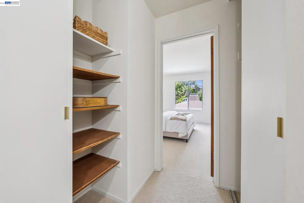 955 Shorepoint Ct #111 Alameda, CA 94501
