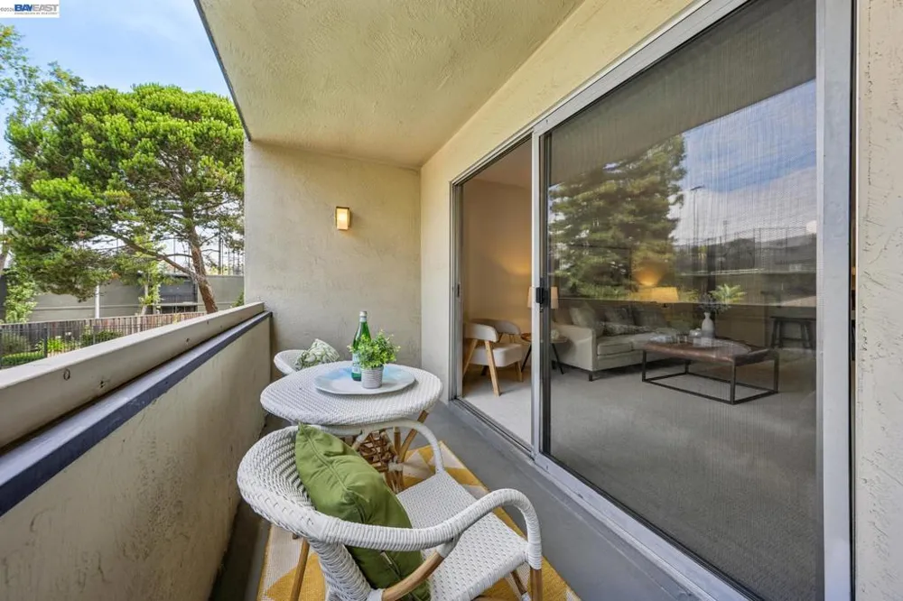 955 Shorepoint Ct #111 Alameda, CA 94501