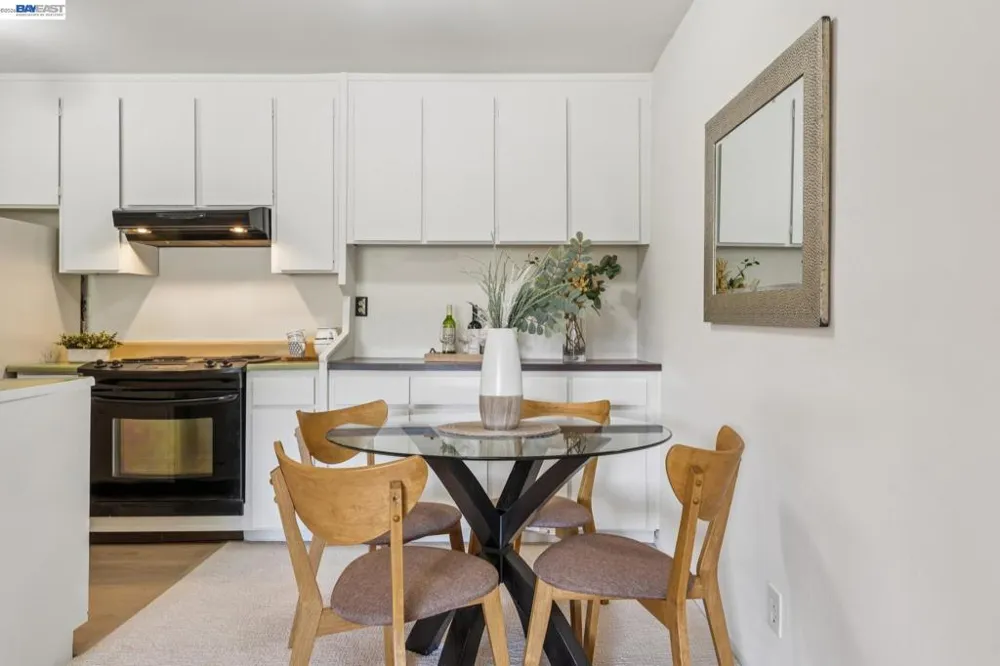 955 Shorepoint Ct #111 Alameda, CA 94501