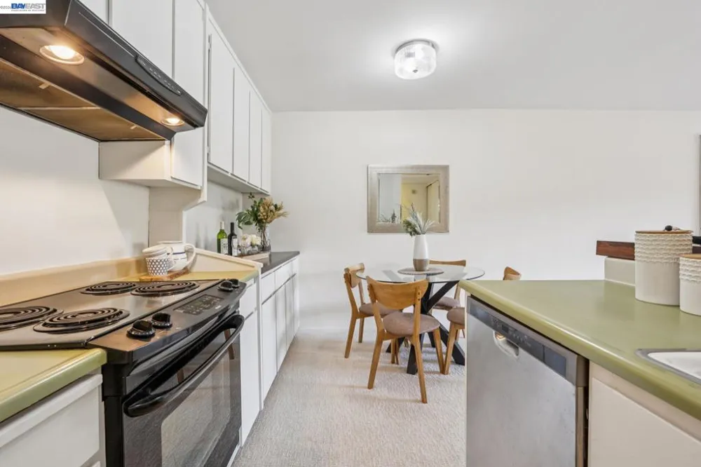 955 Shorepoint Ct #111 Alameda, CA 94501