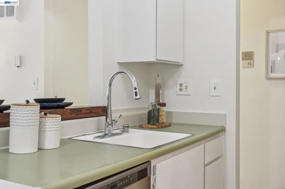 955 Shorepoint Ct #111 Alameda, CA 94501