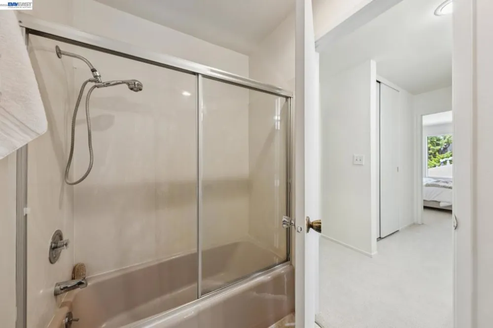 955 Shorepoint Ct #111 Alameda, CA 94501