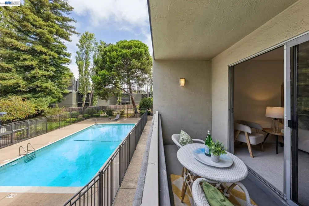 955 Shorepoint Ct #111 Alameda, CA 94501