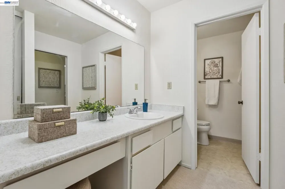 955 Shorepoint Ct #111 Alameda, CA 94501