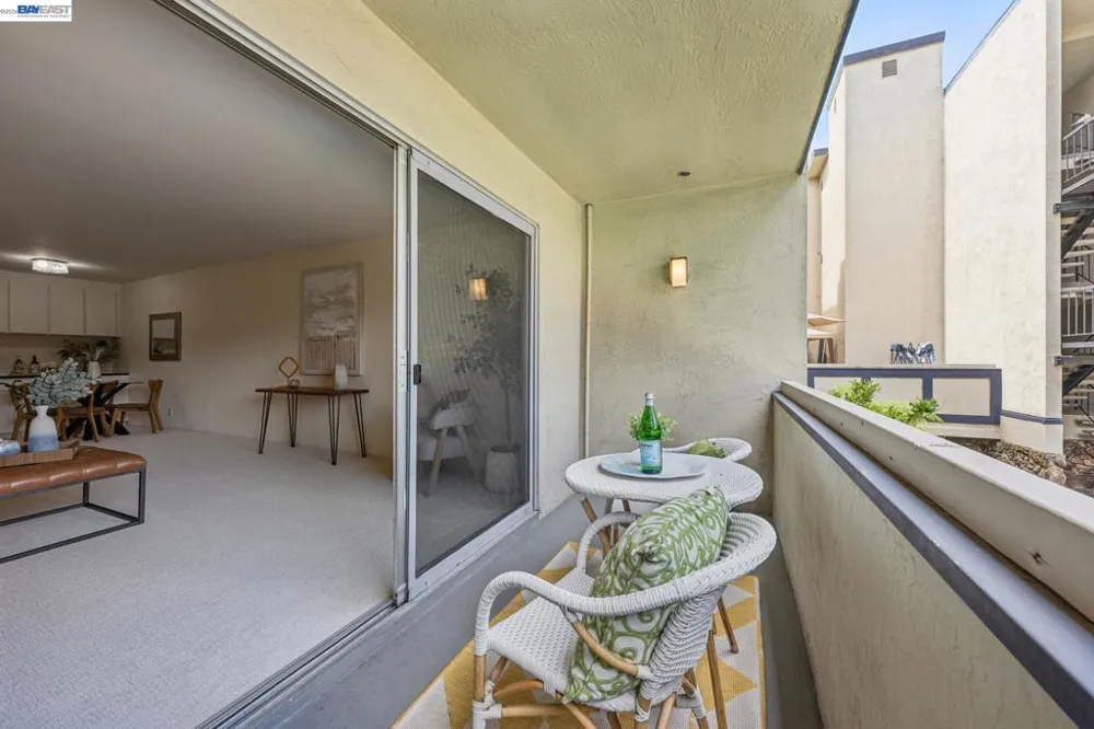 955 Shorepoint Ct #111 Alameda, CA 94501