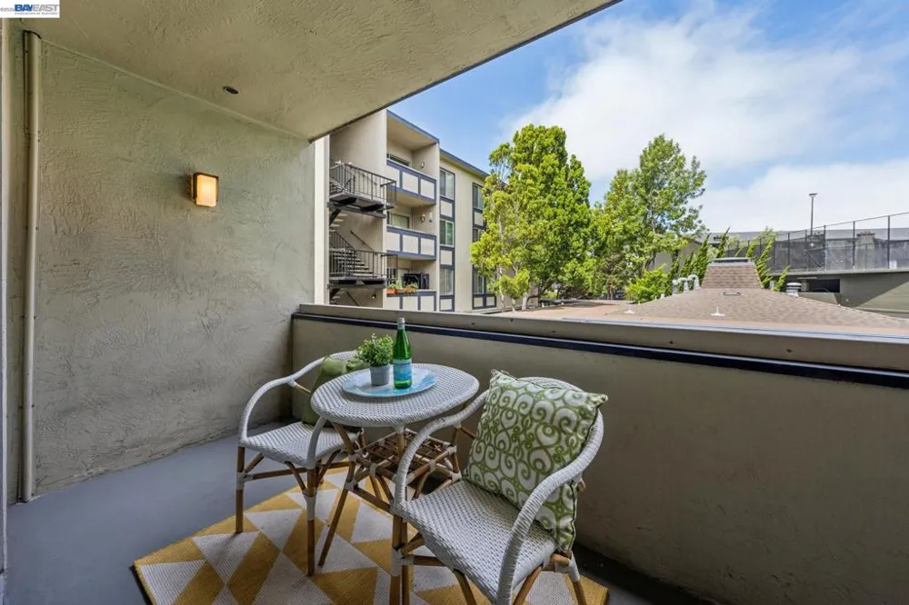 955 Shorepoint Ct #111 Alameda, CA 94501