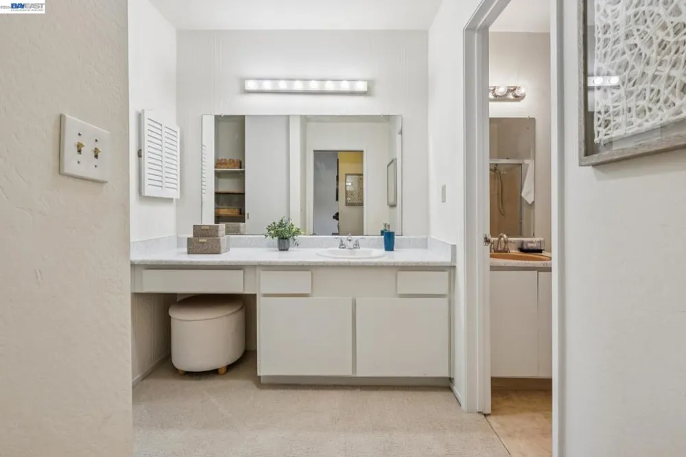 955 Shorepoint Ct #111 Alameda, CA 94501