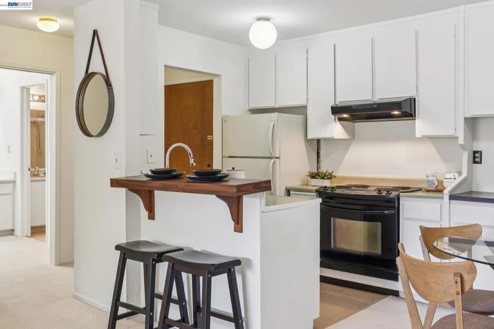 955 Shorepoint Ct #111 Alameda, CA 94501