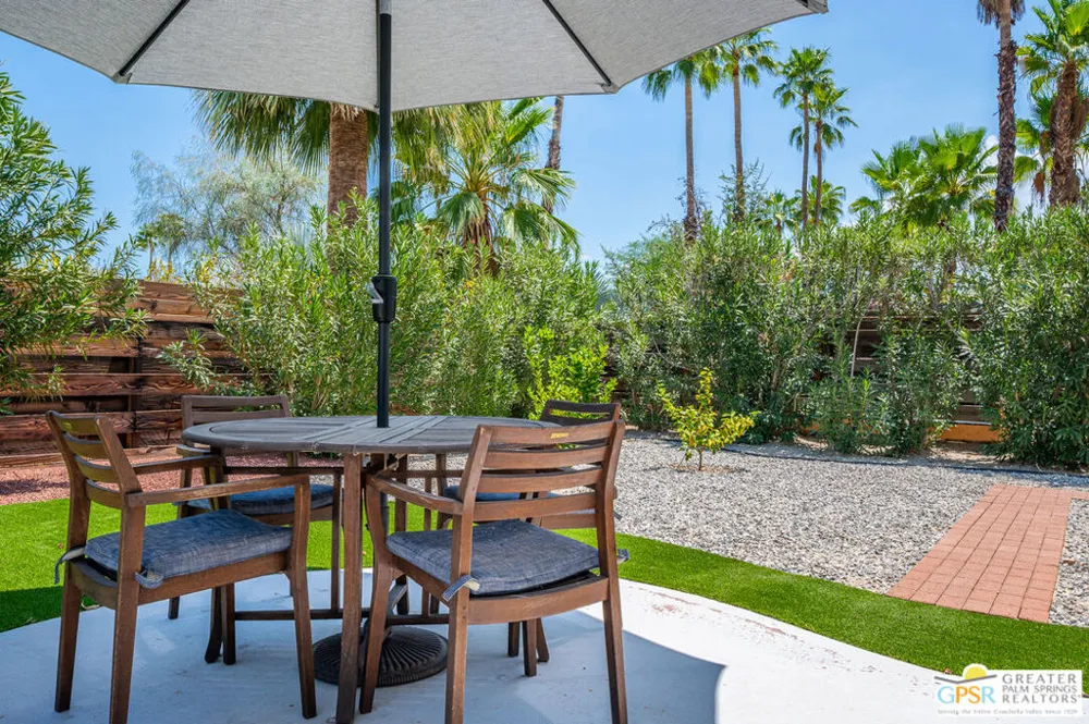 566 Sunset Way Palm Springs, CA 92262