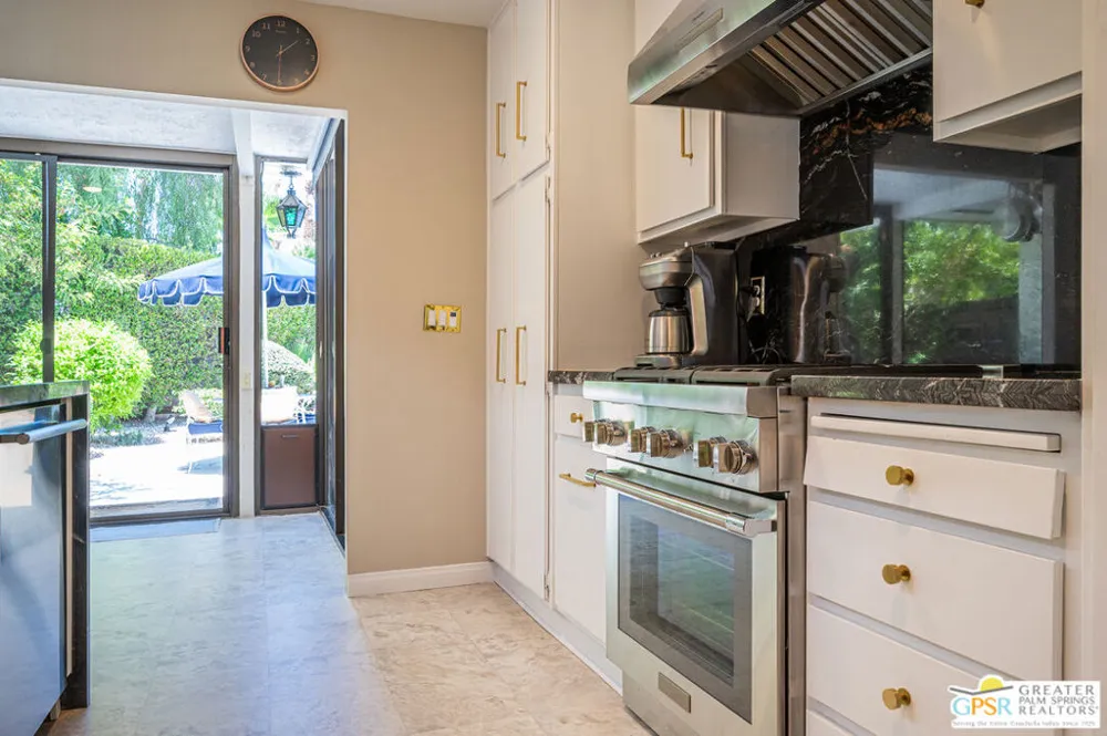 566 Sunset Way Palm Springs, CA 92262