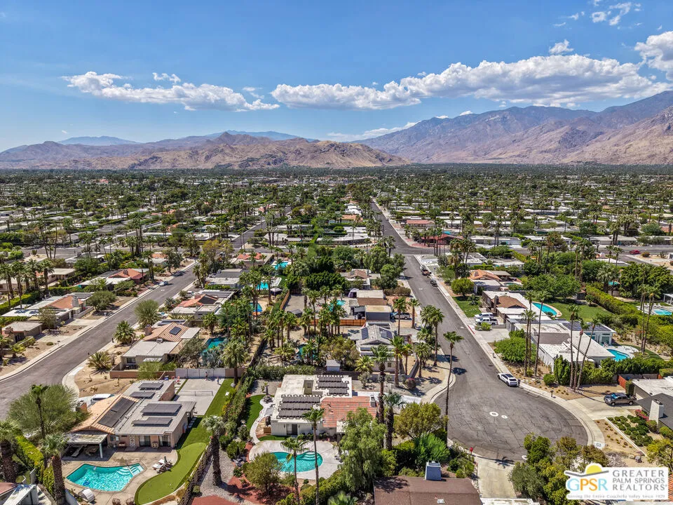 566 Sunset Way Palm Springs, CA 92262